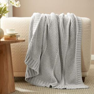 Amelie Home - Chenille Chunky Knit Chevron Throw Blanket, 50"x 6 Gray